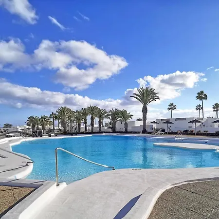 Calypso, Completo Con Vistas Al Mar Y A La Piscina En Costa Teguise