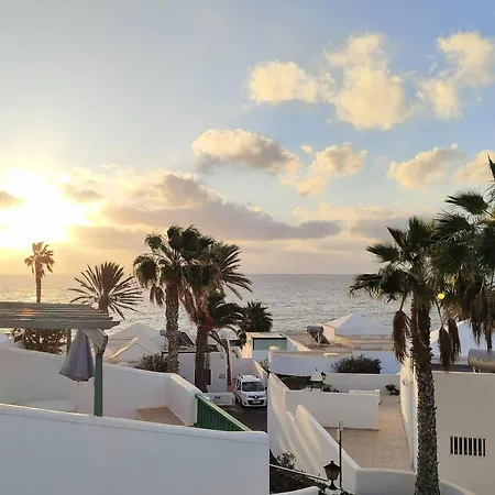 Calypso, Completo Con Vistas Al Mar Y A La Piscina En Costa Teguise
